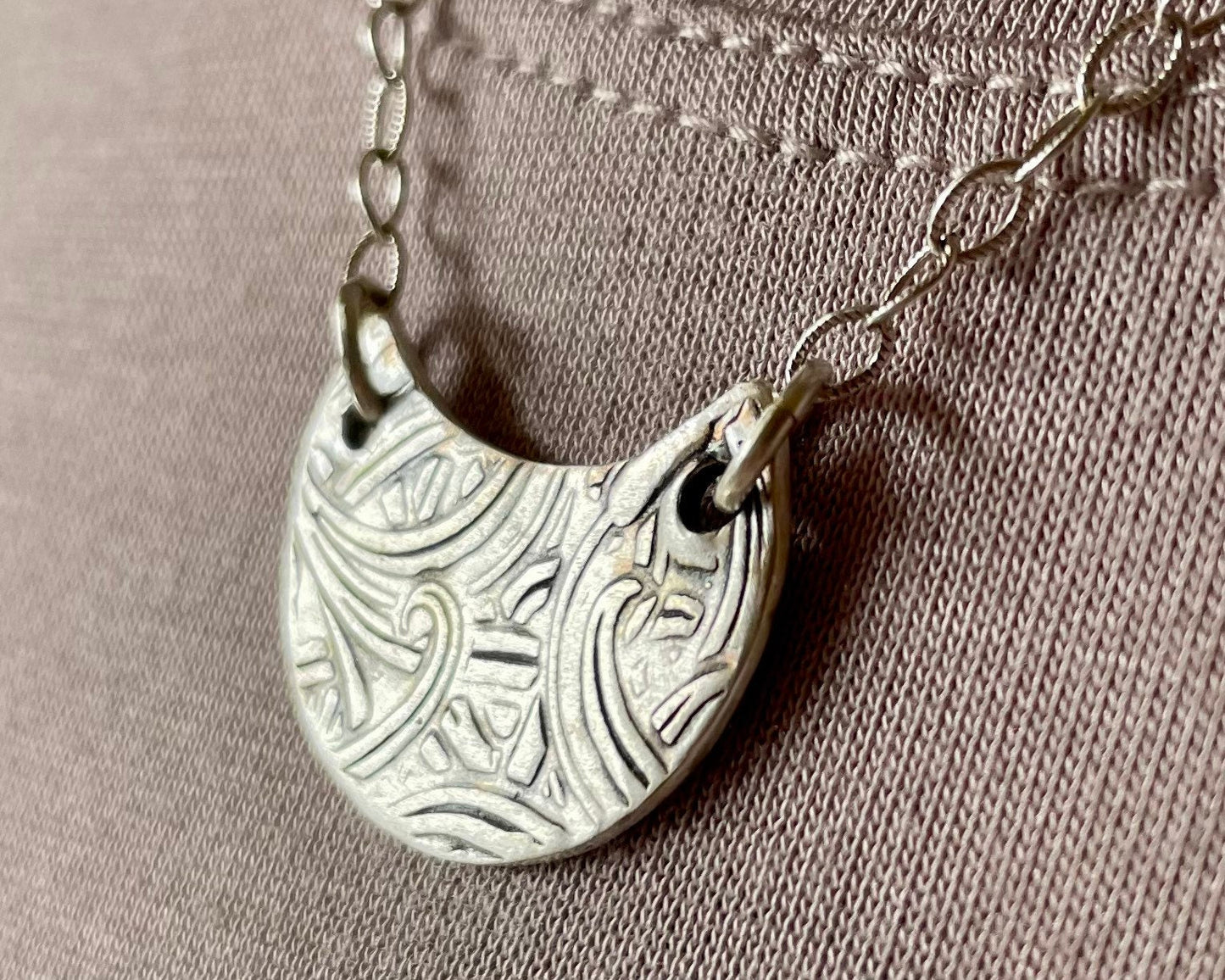 Small Deco Crescent Moon