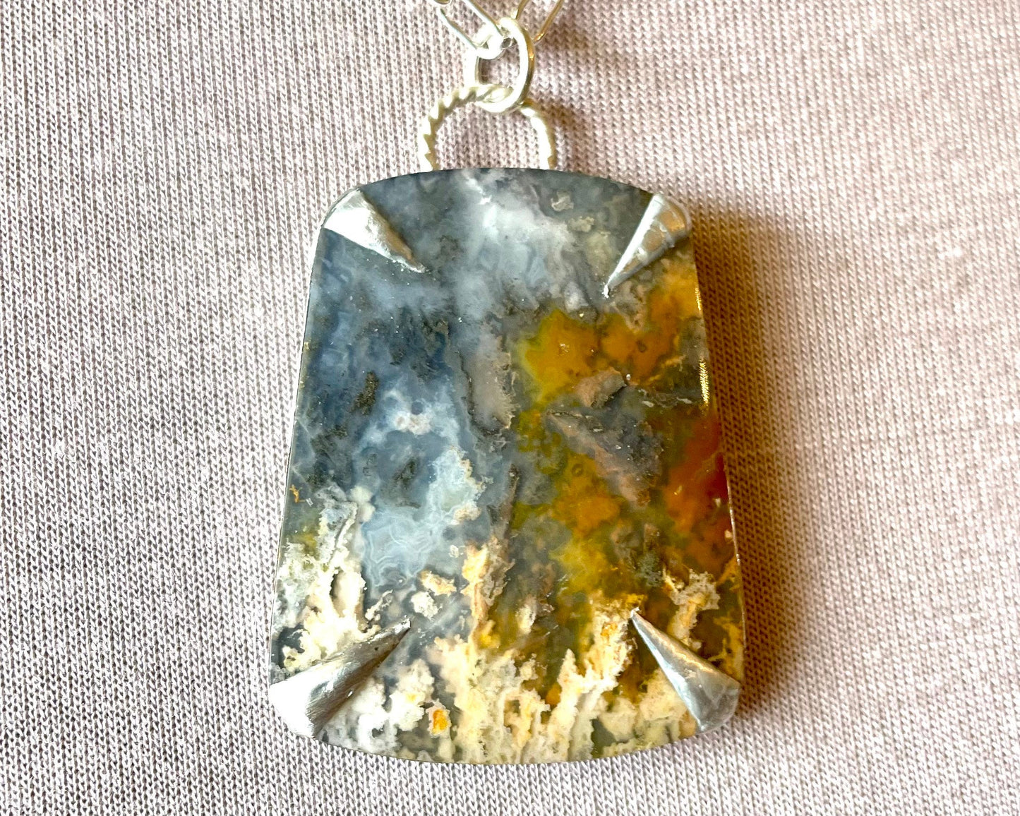 Regency Plume Agate on Obsidian